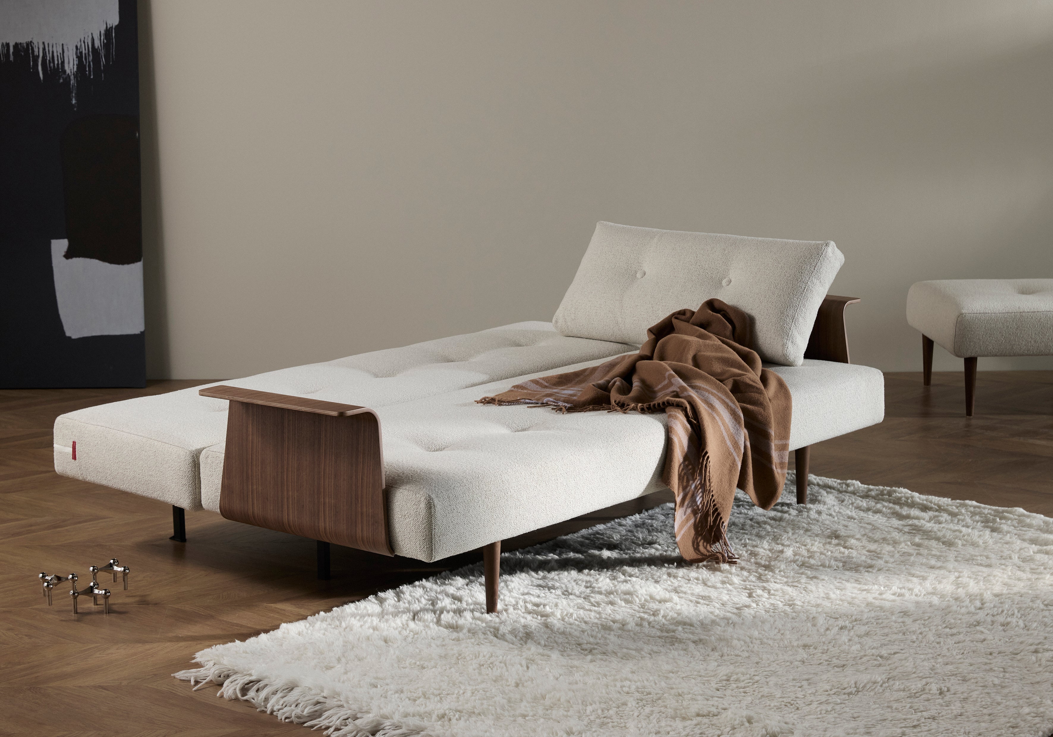 Bras en noyer refondu