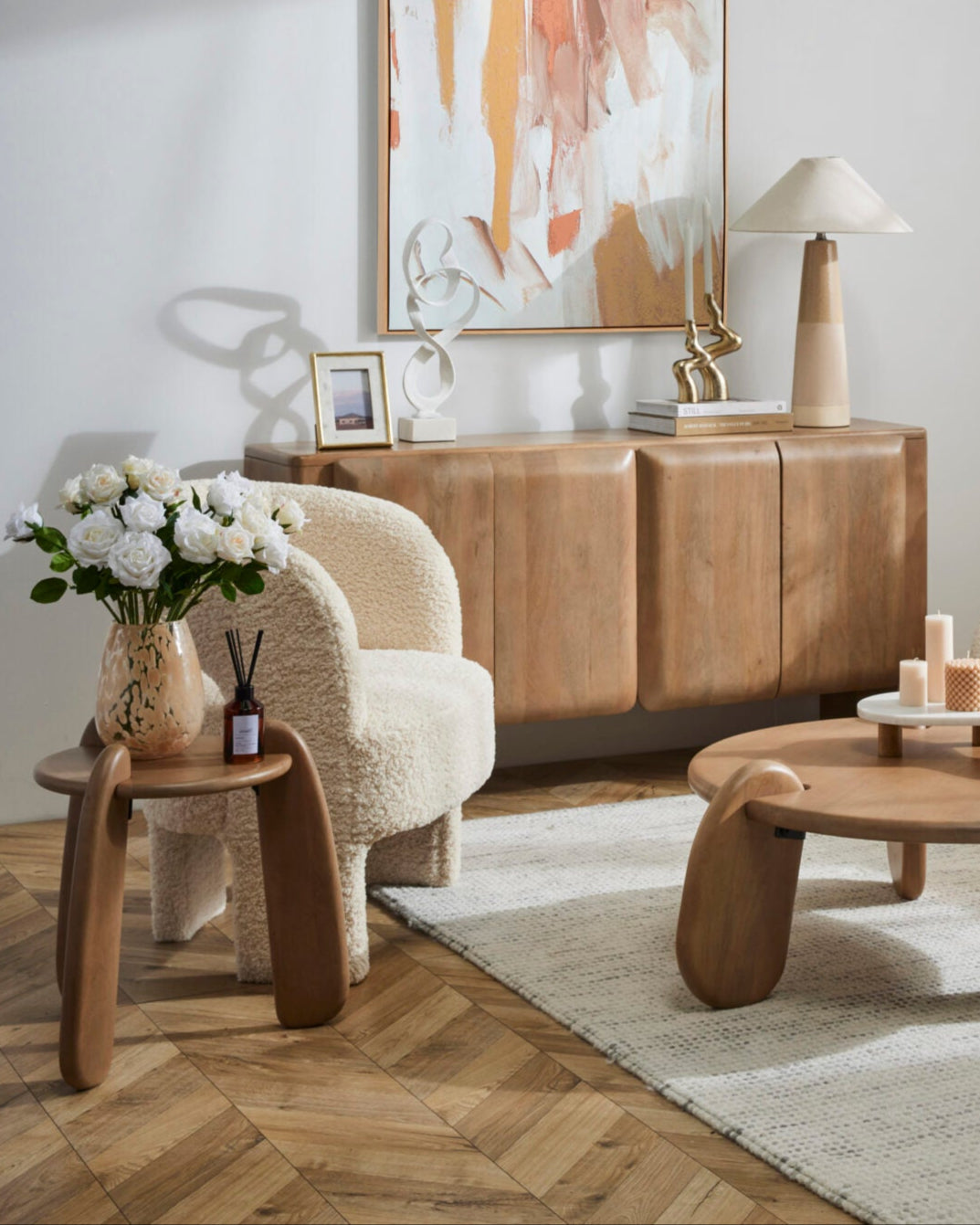 Table d'appoint en bois à pieds en forme de rein